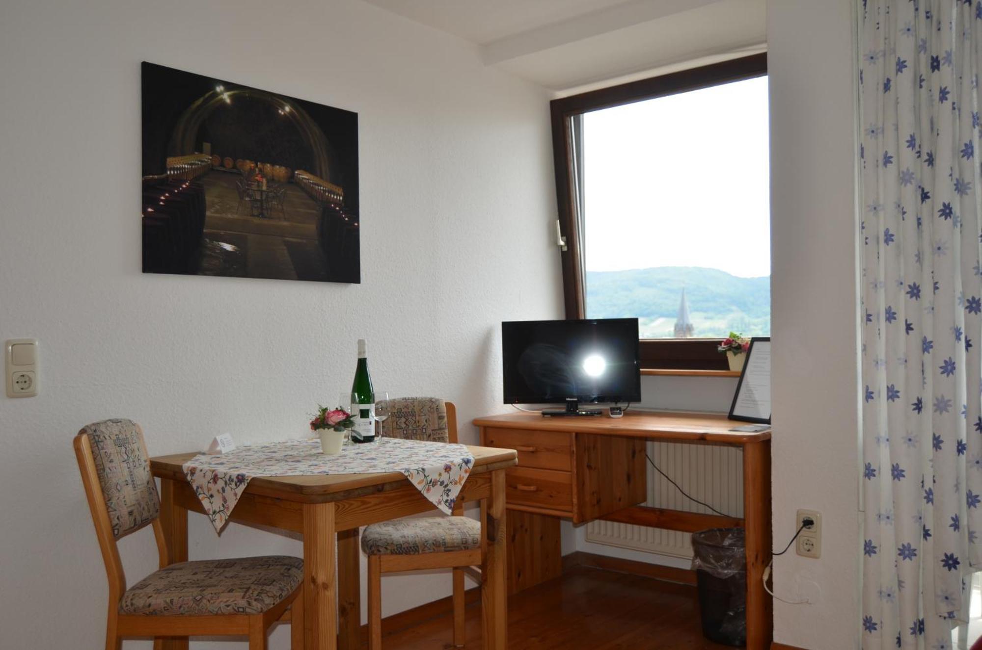 Weingut H. Gindorf Bed and Breakfast Lieser Buitenkant foto