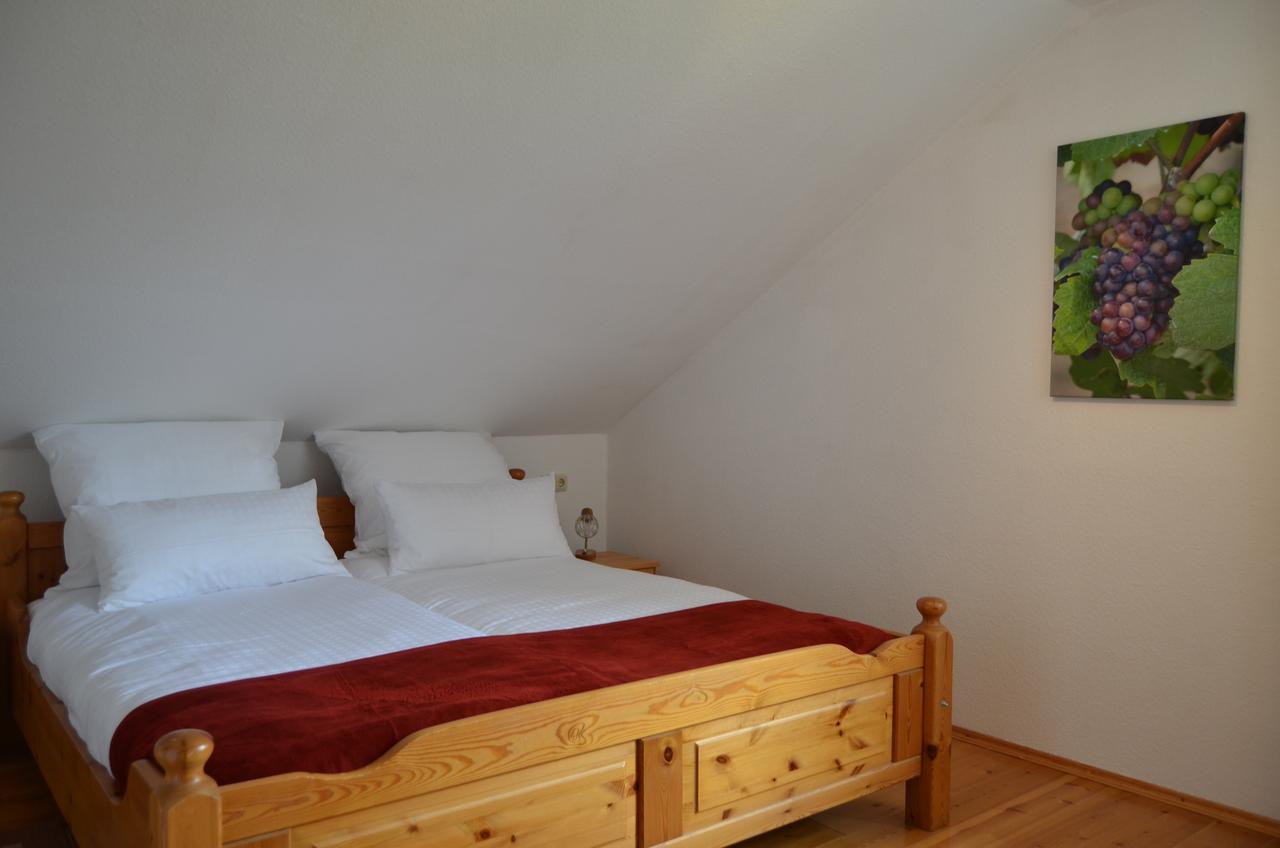 Weingut H. Gindorf Bed and Breakfast Lieser Buitenkant foto