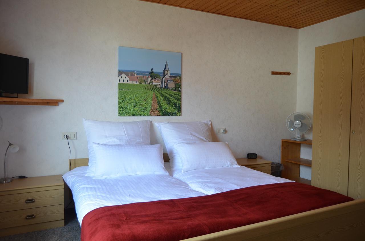 Weingut H. Gindorf Bed and Breakfast Lieser Buitenkant foto