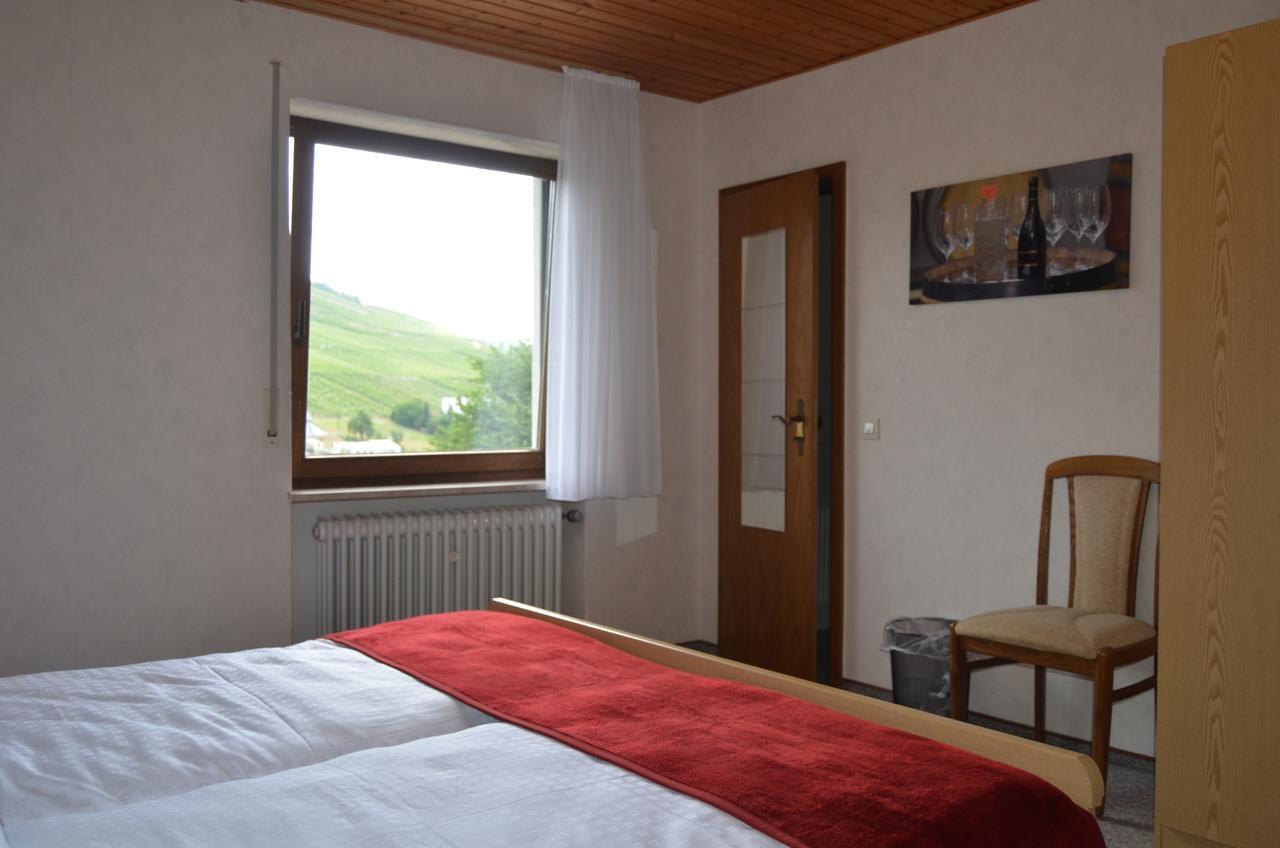 Weingut H. Gindorf Bed and Breakfast Lieser Buitenkant foto
