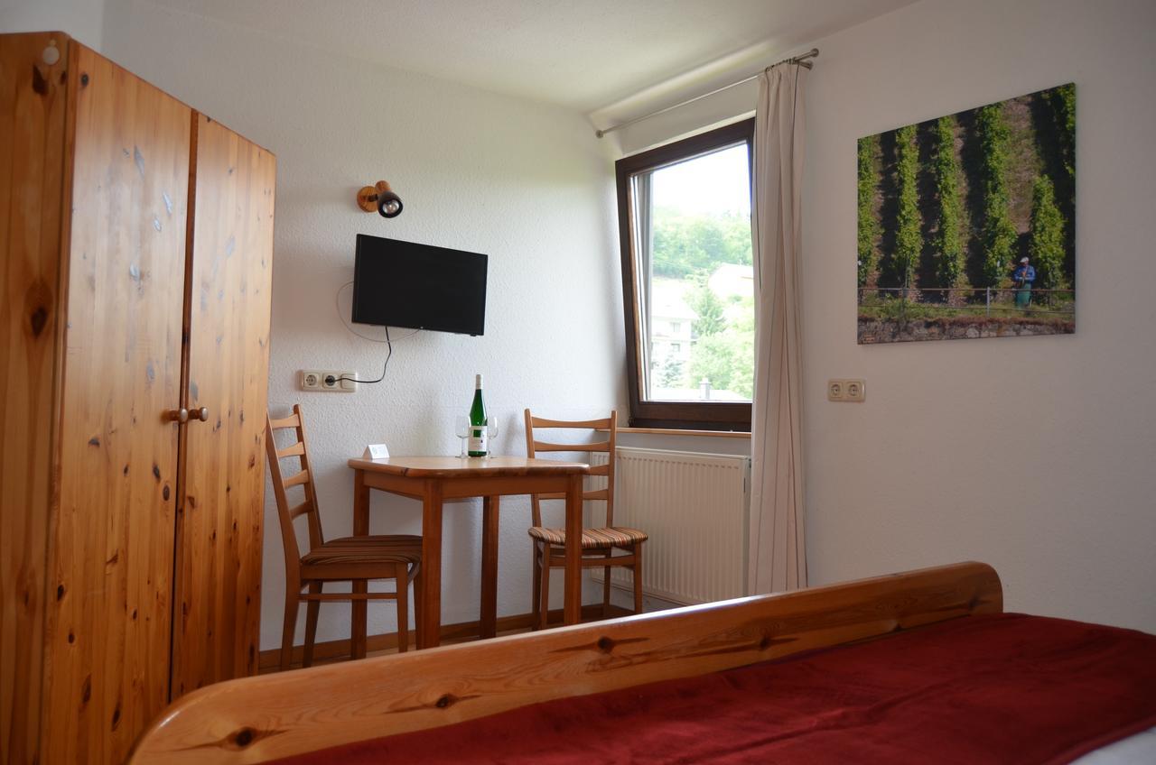 Weingut H. Gindorf Bed and Breakfast Lieser Buitenkant foto