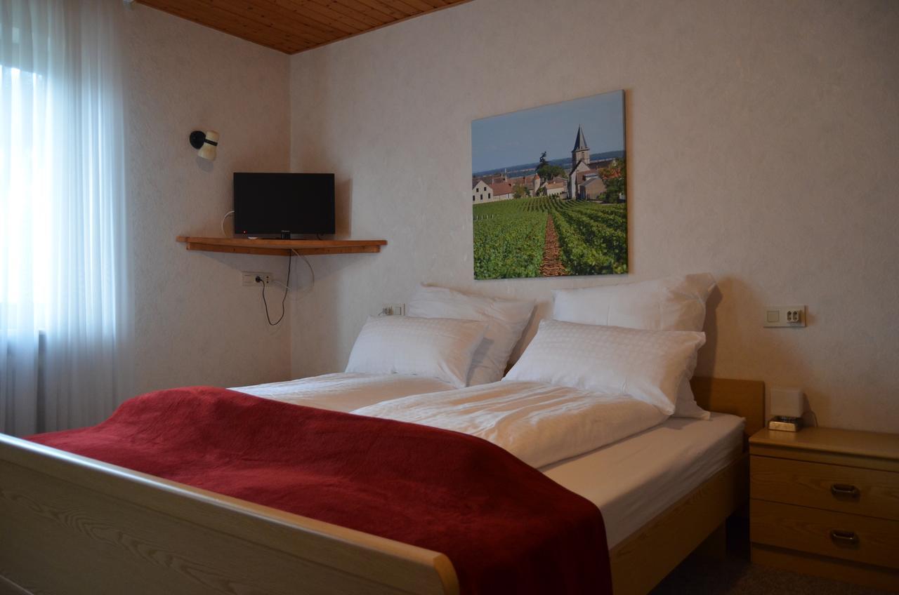 Weingut H. Gindorf Bed and Breakfast Lieser Buitenkant foto