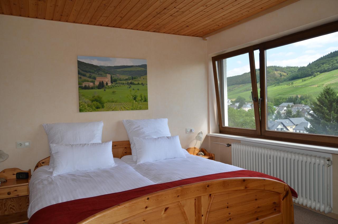 Weingut H. Gindorf Bed and Breakfast Lieser Buitenkant foto