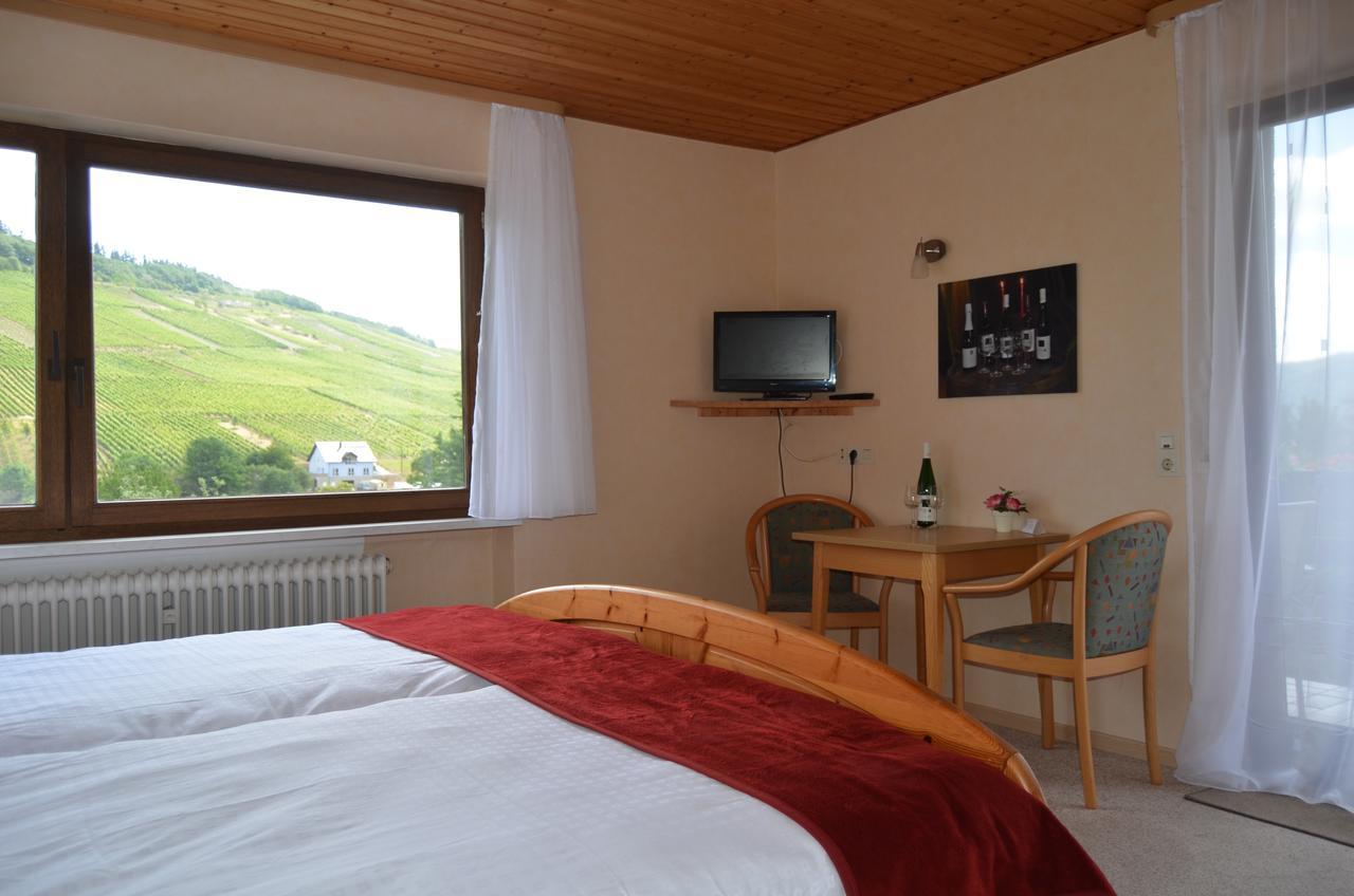 Weingut H. Gindorf Bed and Breakfast Lieser Buitenkant foto
